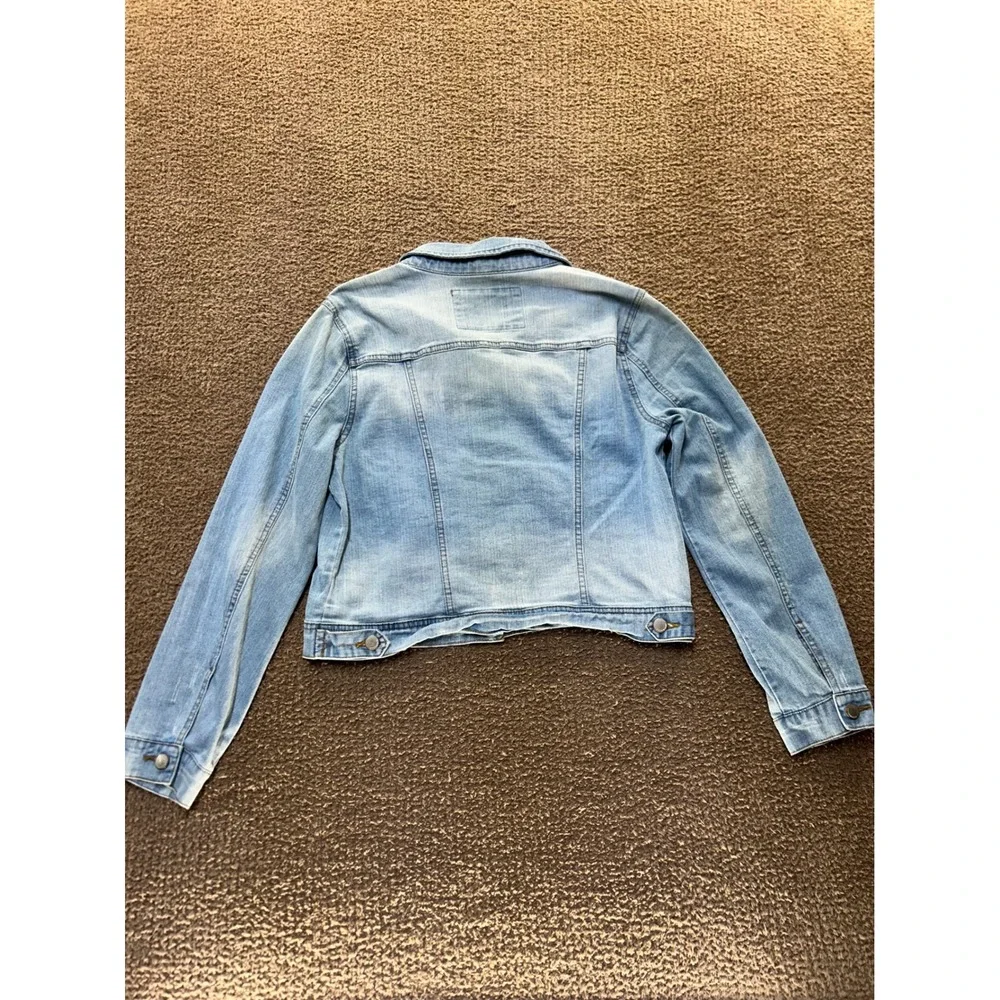 Ashley-Vintage Charm Womens Light Wash Denim Trucker Jacket Raw Hem JK-JR-0455 L